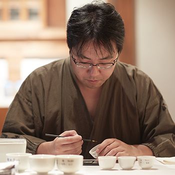 七宝ダイヤル施釉師 戸谷 航氏
